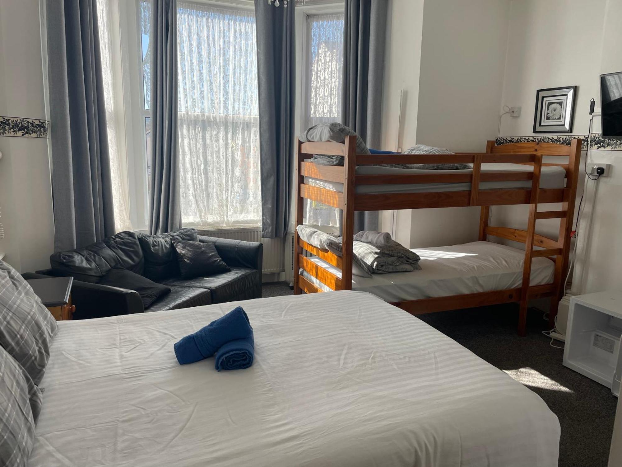The Shepperton Hotel - Blackpool — Photos 3